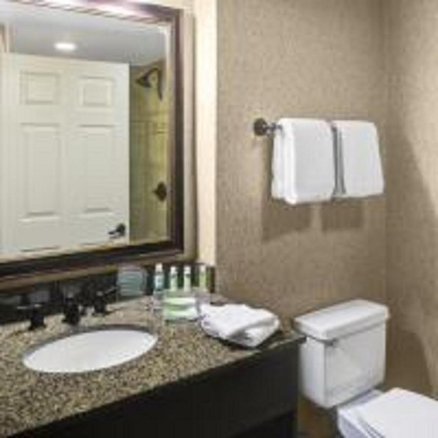 Holiday Inn Express Hotel & Suites Atlanta Buckhead By Ihg Экстерьер фото
