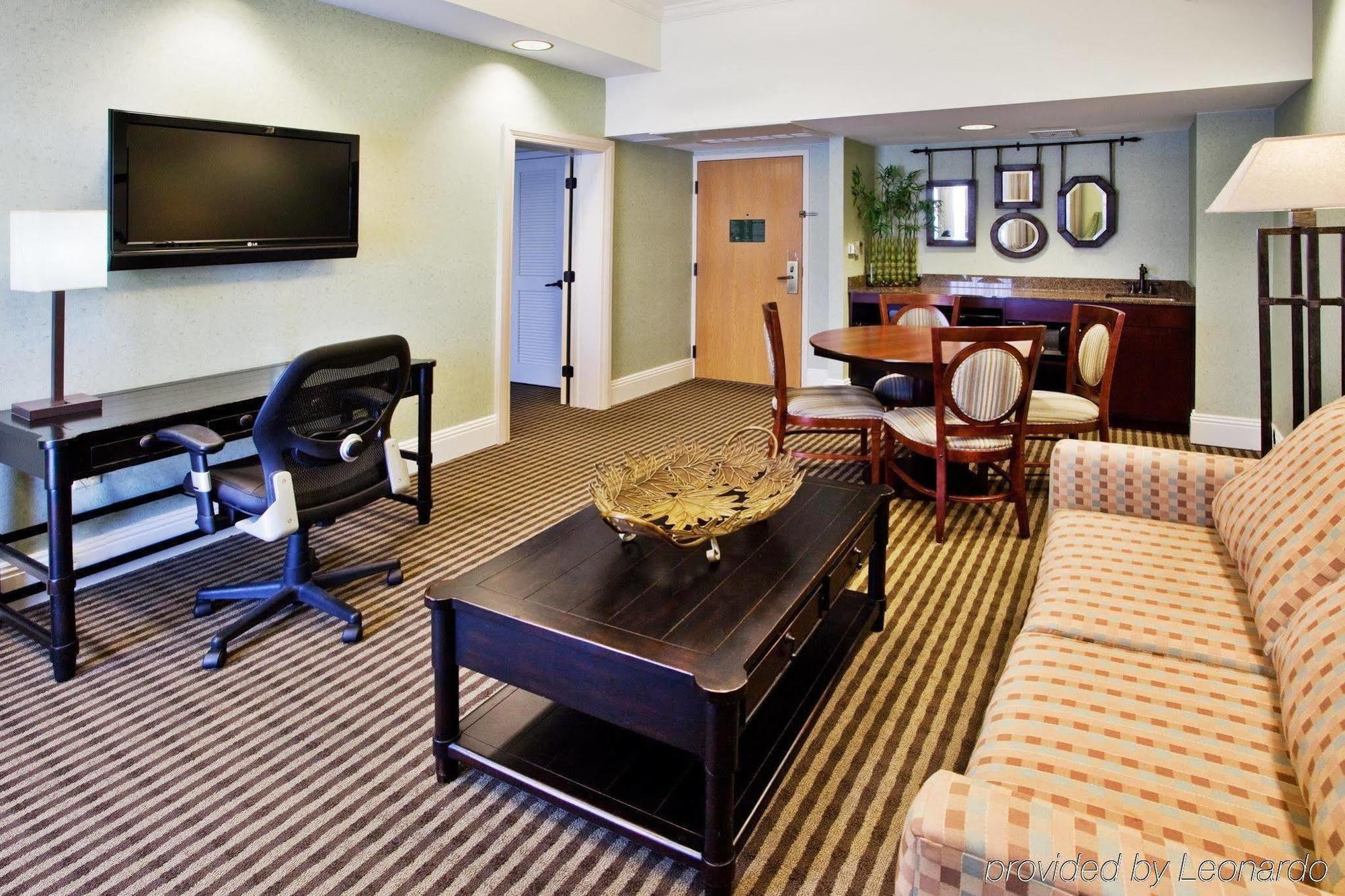 Holiday Inn Express Hotel & Suites Atlanta Buckhead By Ihg Экстерьер фото